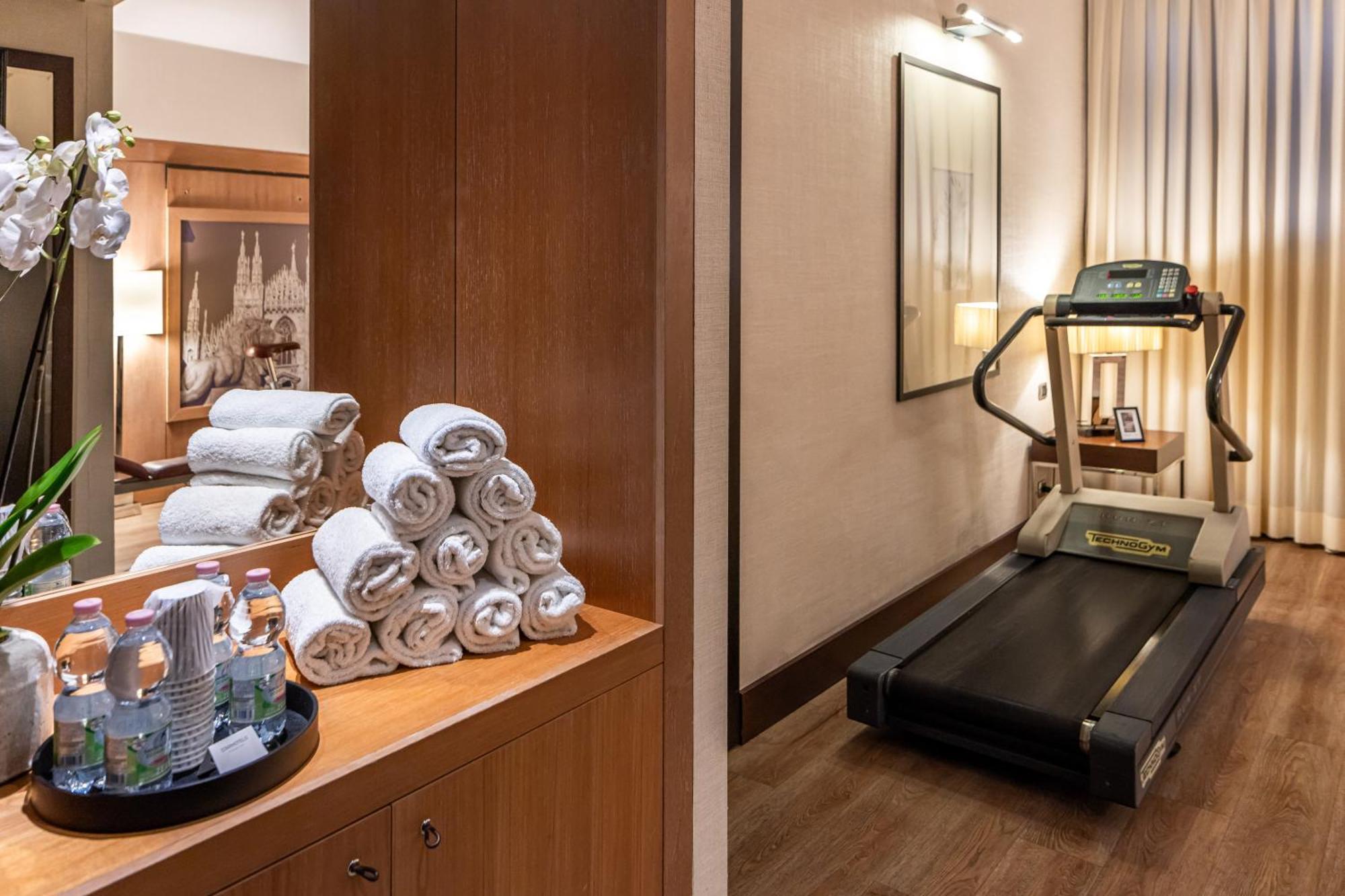 Starhotels Ritz Milano Esterno foto